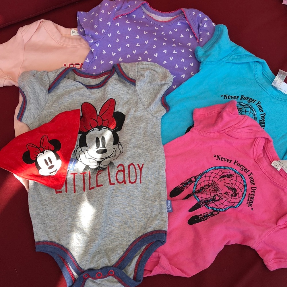 Bundle of 5 onesies! Size 12 months! - Picture 1 of 6